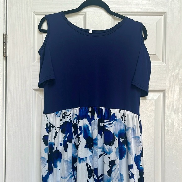 Large Summer Maxi Cold Shoulder Sundress with Pocket. - Picture 5 of 7